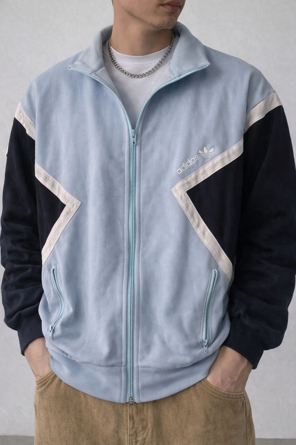 WhatsApp Image 2026-03-08 at 4.09.07 PM (1) Chaqueta Adidas Retro Sky - Imagen 1